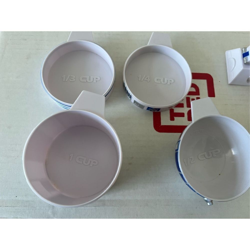 ThinkGeek Star Wars R2-D2 Measuring Cup Set Body Built from 4 Measuring Cups - Picture 5 of 13